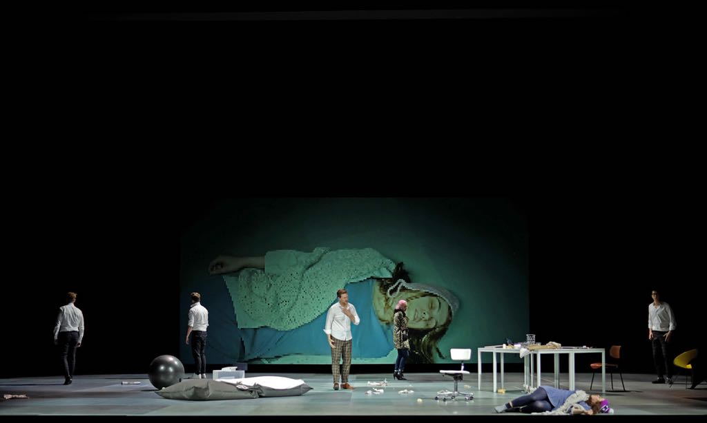 La Bohème (Giacomo Puccini) • Theater Freiburg • Premiere: 21.4.2018 • ML: Daniel Carter • R: Frank Hilbrich • B: Volker Thiele • K: Gabriele Rupprecht